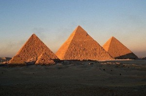 Кто построил пирамиды египетские